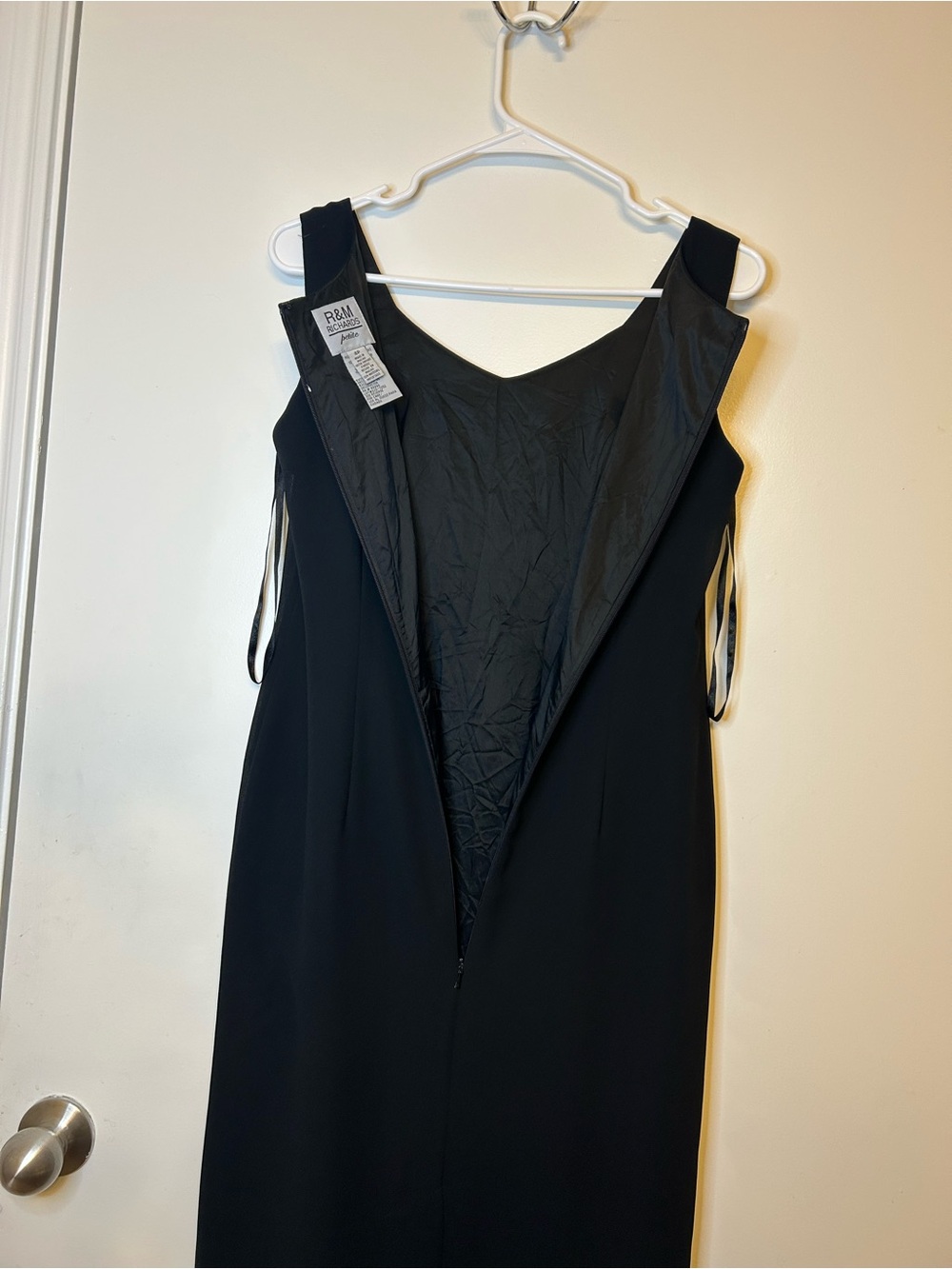 R&M Richards Petitie Classic Black Sleeveless Maxi Dress 4P - Picture 6 of 7